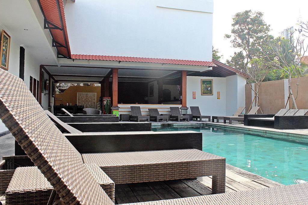 Hostel Mirah Legian Buitenkant foto