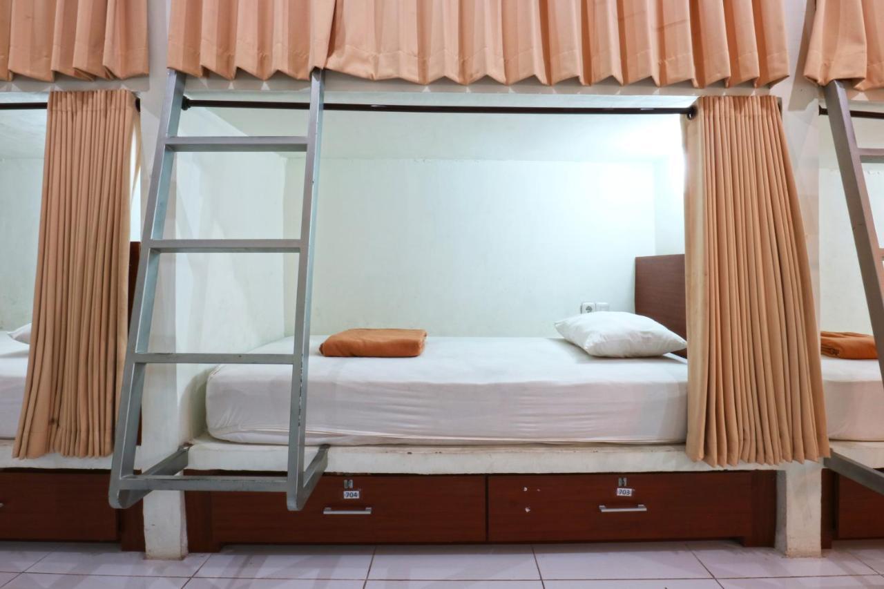 Hostel Mirah Legian Buitenkant foto